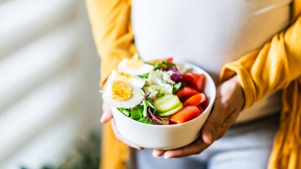 ¿Por qué se producen los antojos durante el embarazo?